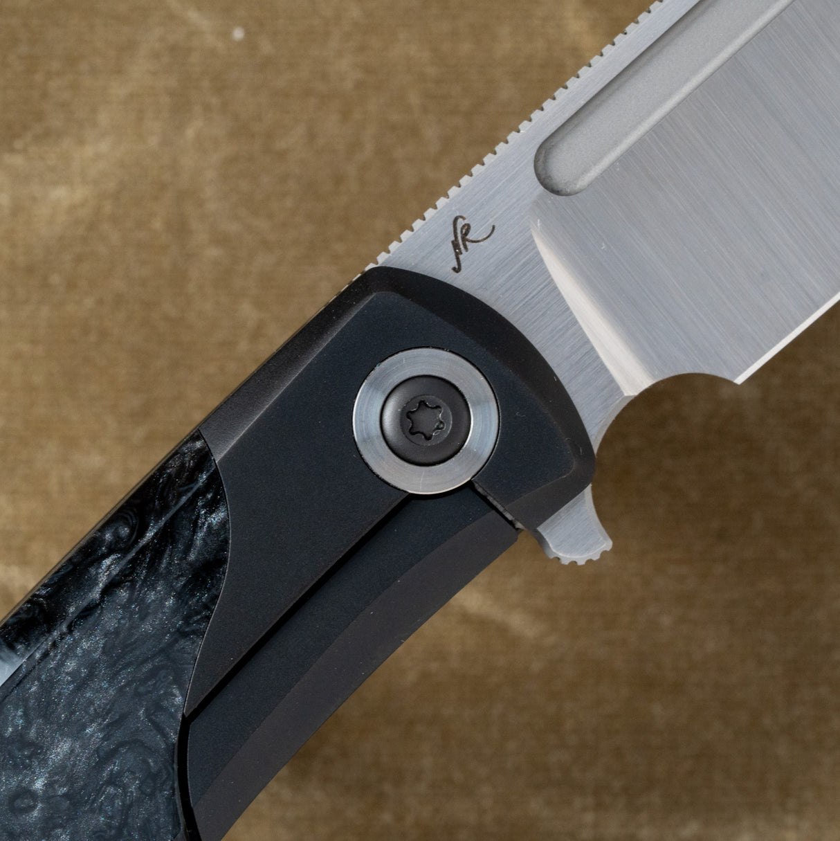 Scuffle - Bolster Lock | Kirinite Black Ice + Belt Satin S90V