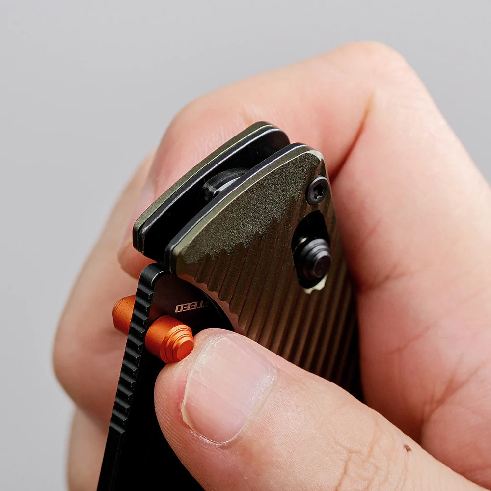 Vombat | Olive Green Aluminium + M390 Clip Point - A4102