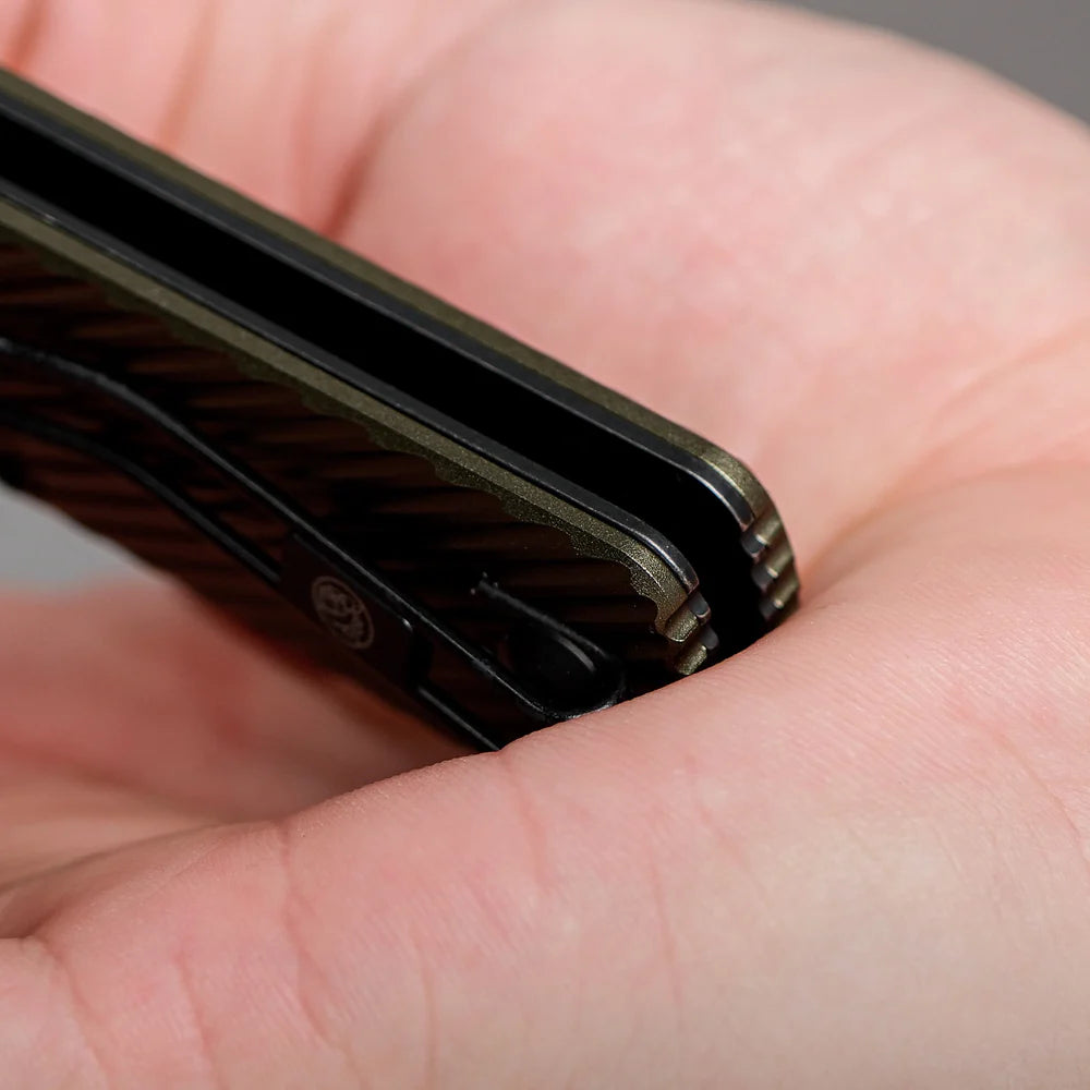 Vombat | Olive Green Aluminium + M390 Clip Point - A4102