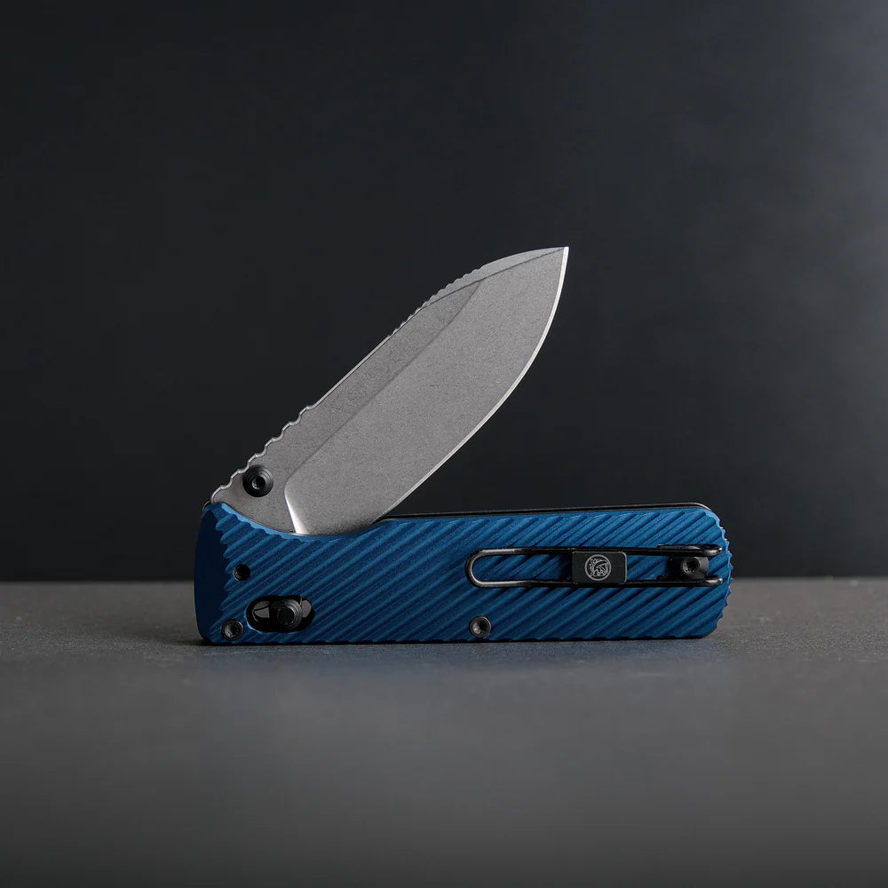Vombat | Blue Aluminium + M390 Drop Point - A4103