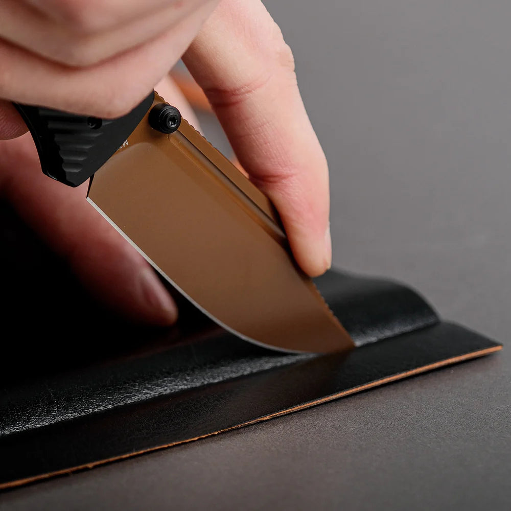 Vombat | Black Aluminium + Copper Dune M390 Clip Point - A4106