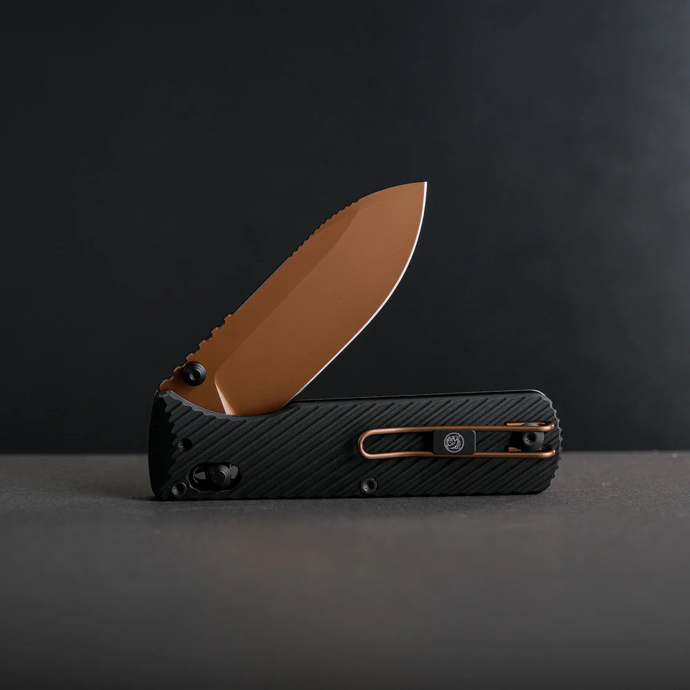 Vombat | Black Aluminium + Copper Dune M390 Drop Point - A4107