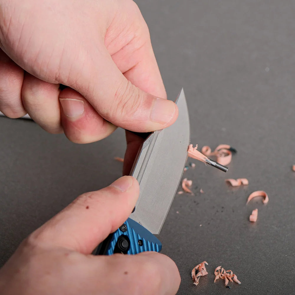 Vombat | Blue Aluminium + M390 Clip Point- A4108