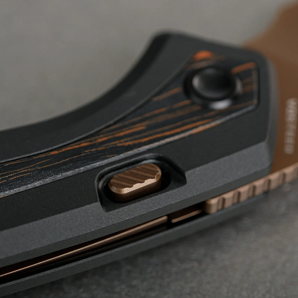 Kroc | Black Aluminium Copper Dune + Topo G10 - A1802