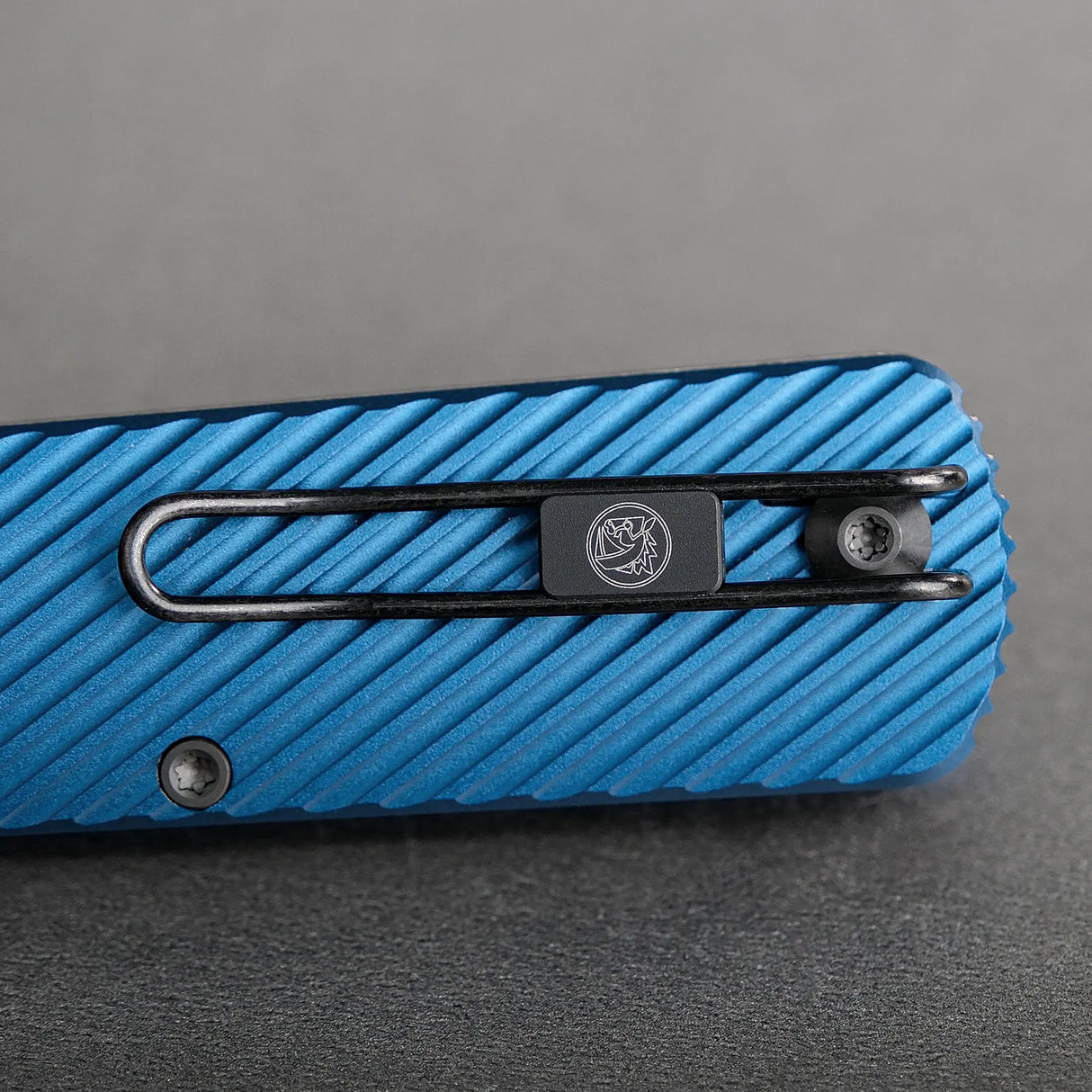 Vombat | Blue Aluminium + M390 Clip Point- A4108