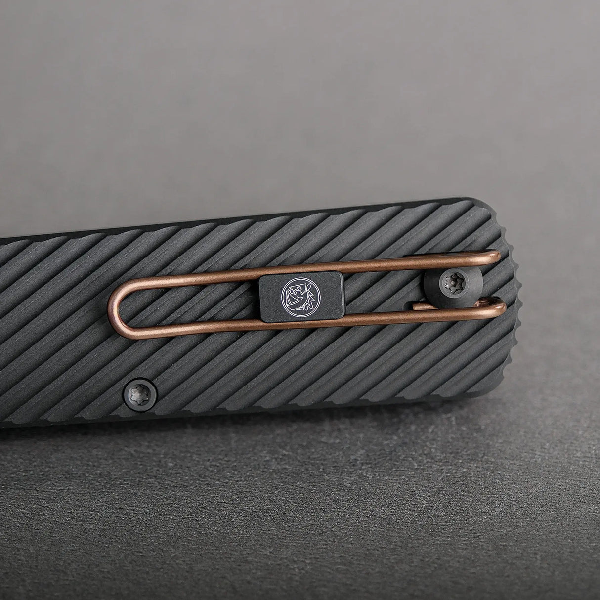 Vombat | Black Aluminium + Copper Dune M390 Drop Point - A4107