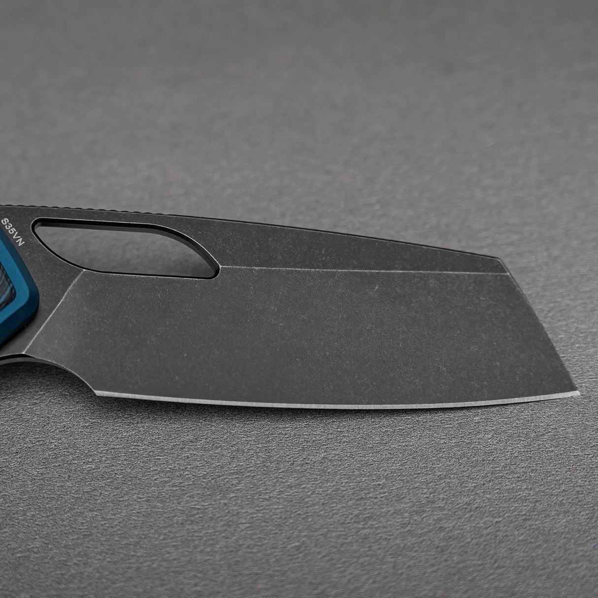 Kroc 329 | Blue Aluminium Topo G10 + Blackwash S35VN - A1811