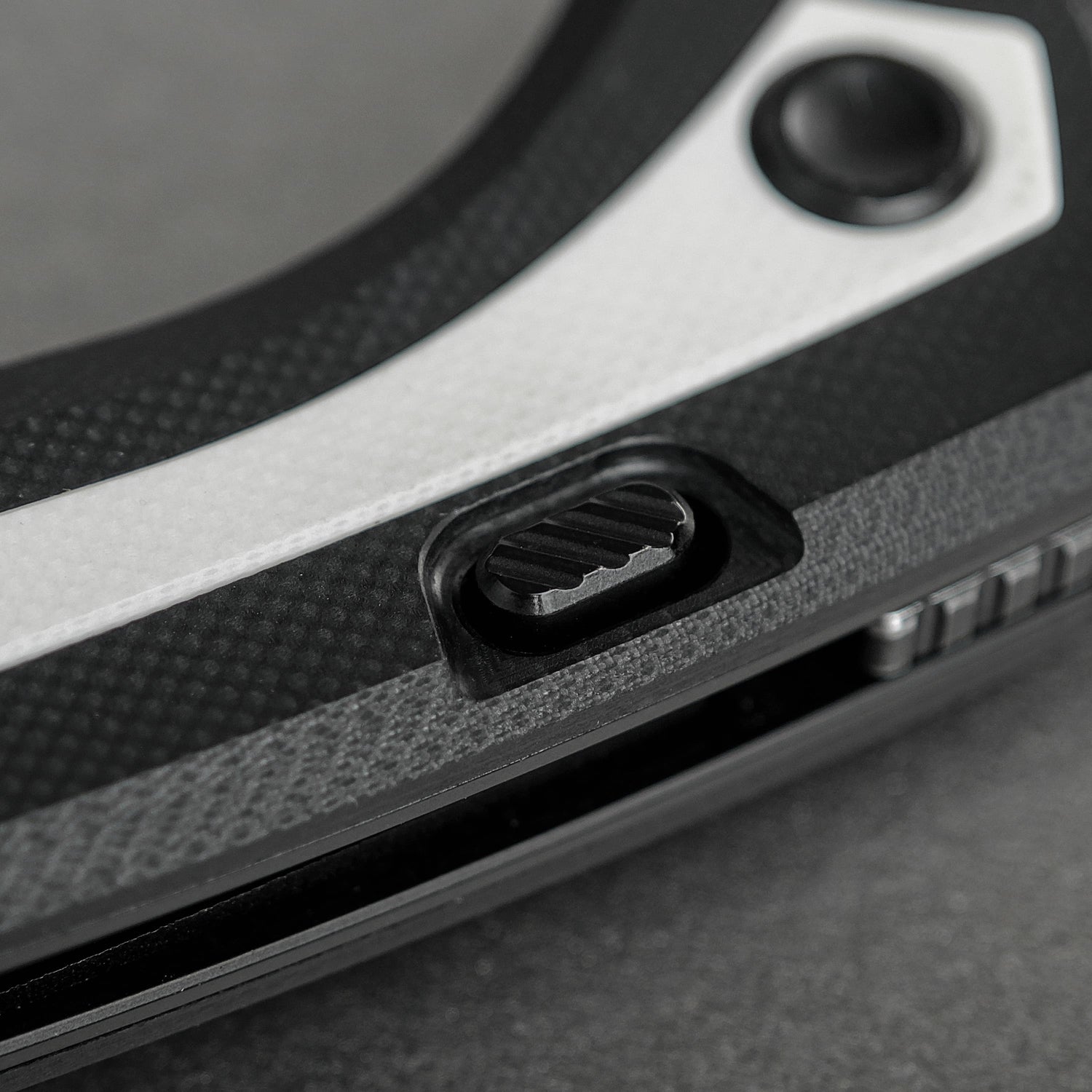 Kroc G10 | Black & White + 14C28N - A1806