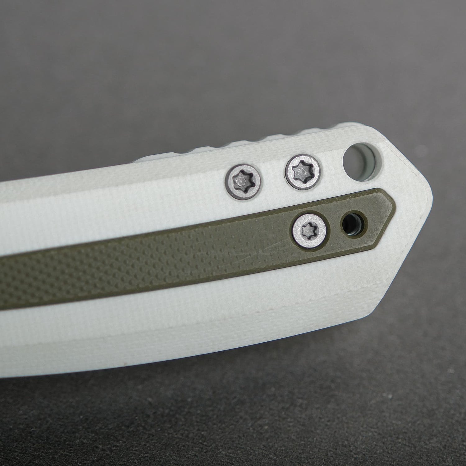 Kroc G10 | White & Green + 14C28N - A1808