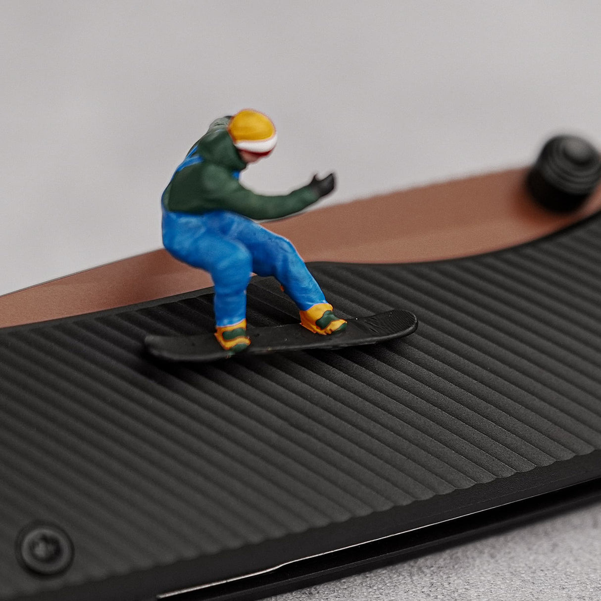 Marten 330 | Black Aluminium + Copper Dune 154CM - A1613