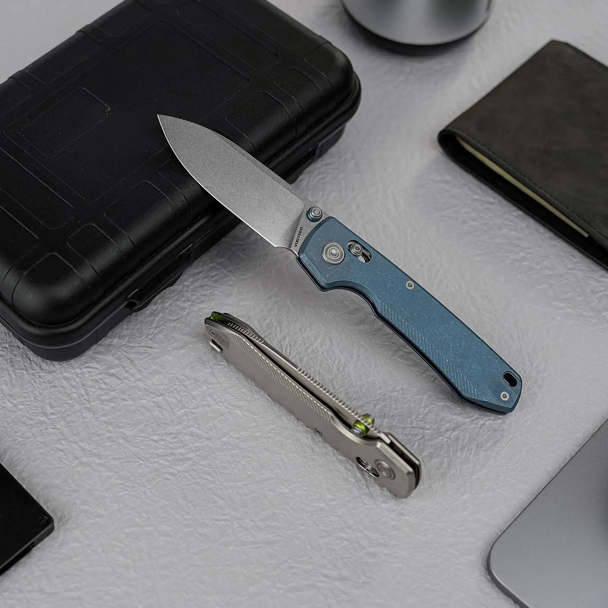 Raccoon TiSlim™ | Blue Ti + Stonewash 154CM