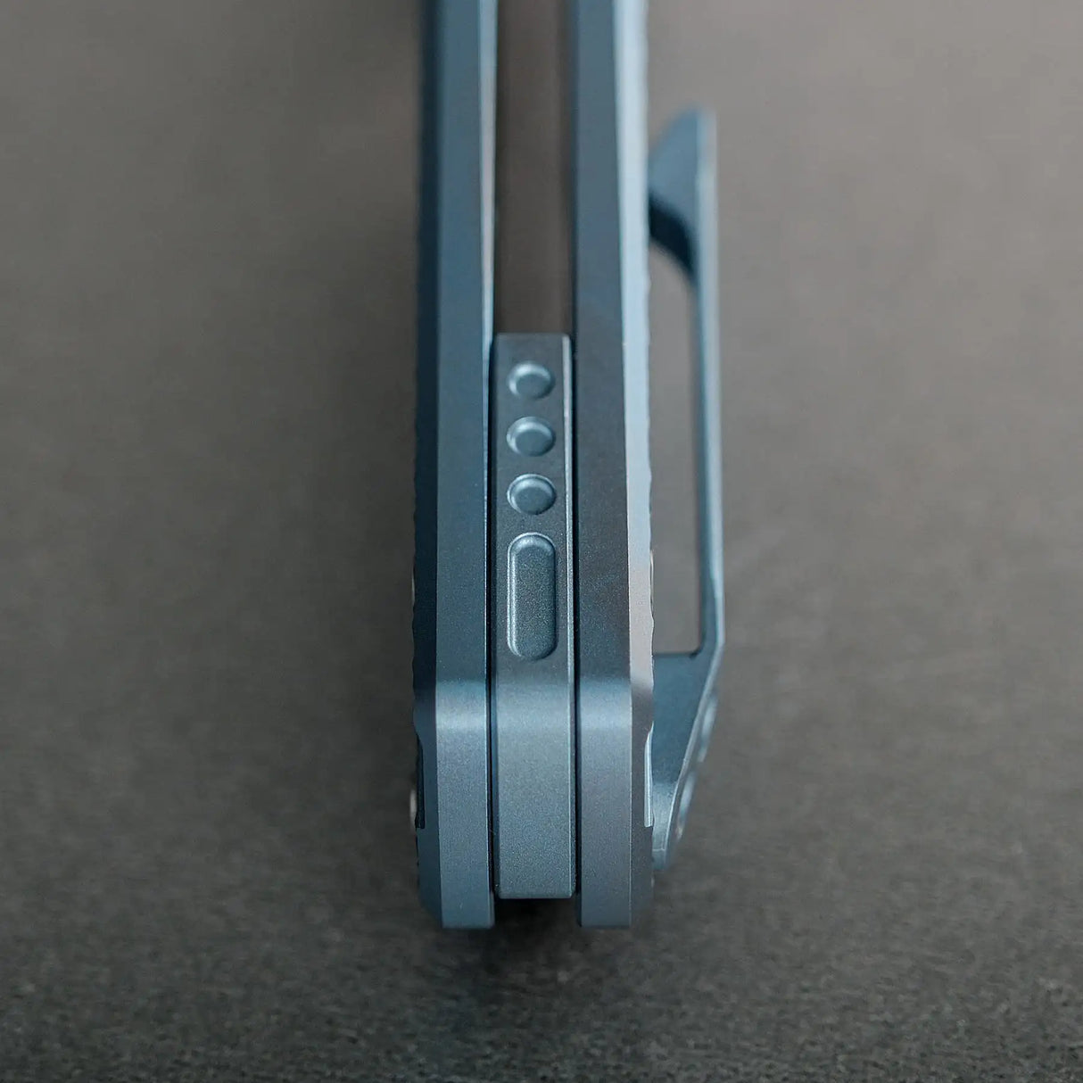 Raccoon V | Blue Titanium + Satin Blade