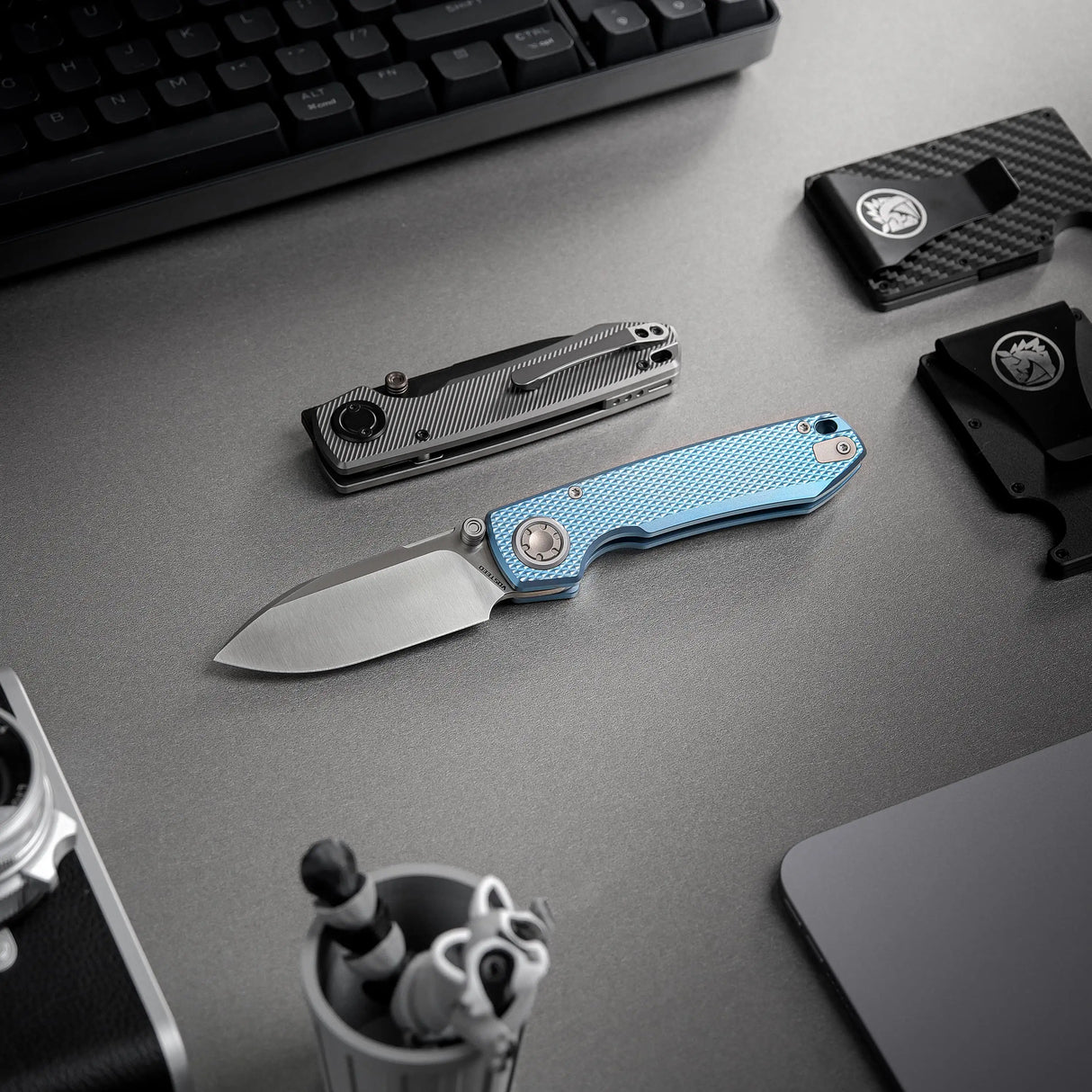Raccoon V | Blue Titanium + Satin Blade