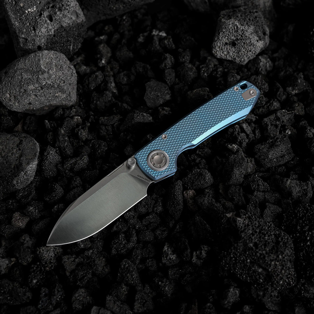 Raccoon V | Blue Titanium + Satin Blade