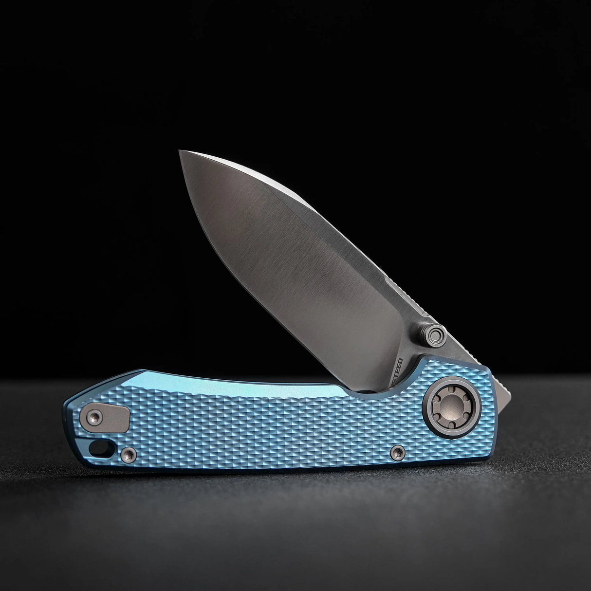 Raccoon V | Blue Titanium + Satin Blade