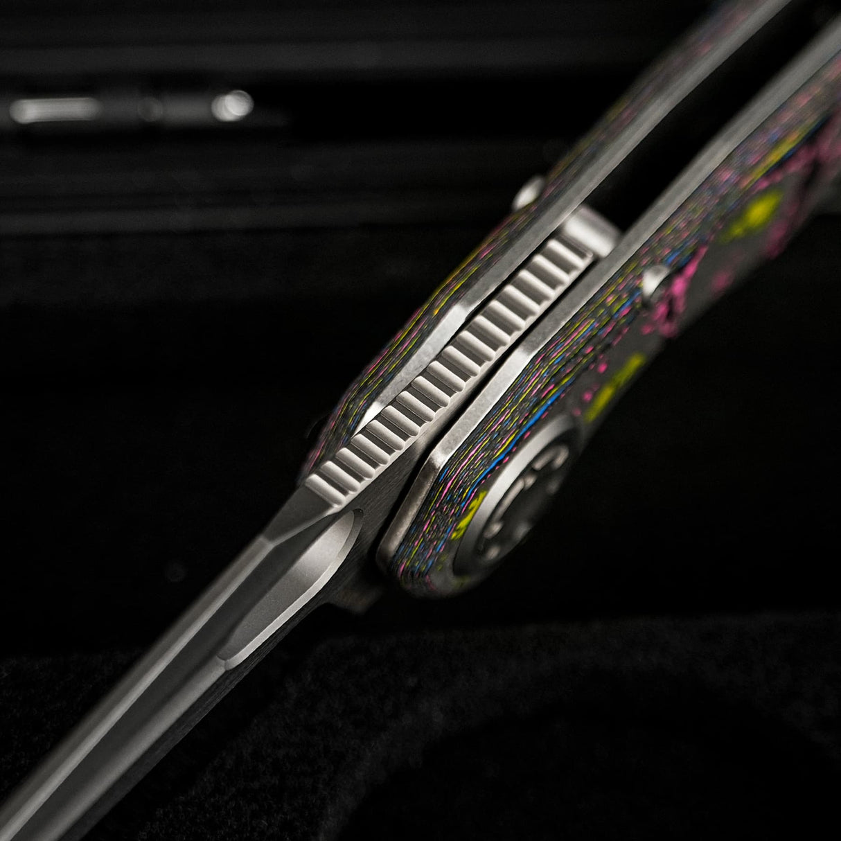 Thunderbird V | CamoCarbon Ultimate Warrior + Dual Satin & Bead Blast M390 - A0322