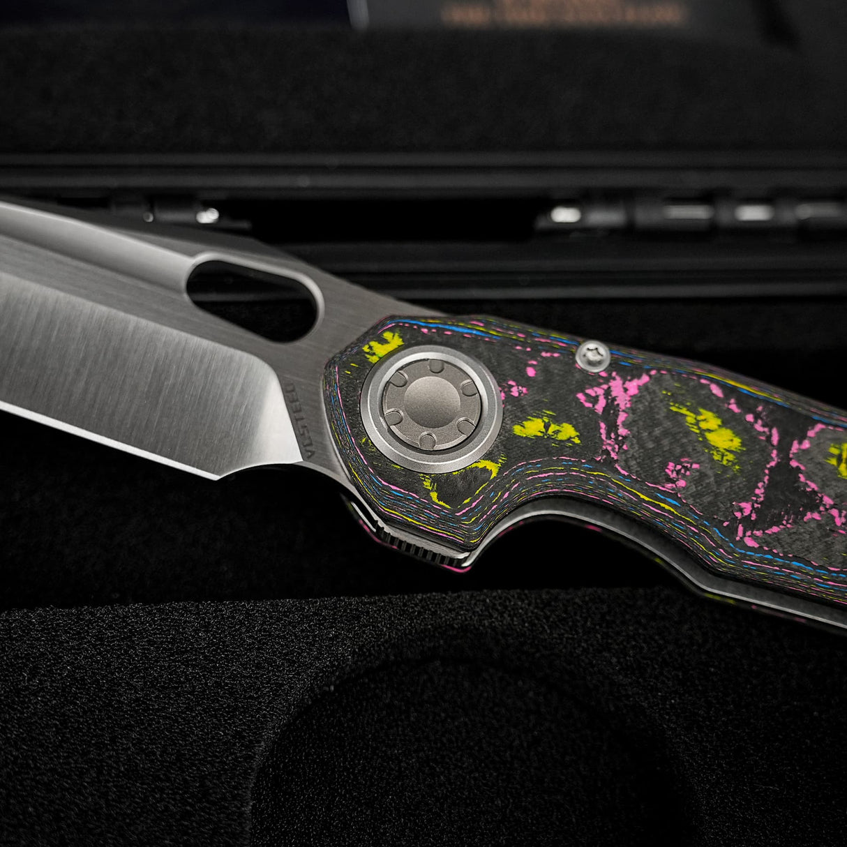 Thunderbird V | CamoCarbon Ultimate Warrior + Dual Satin & Bead Blast M390 - A0322
