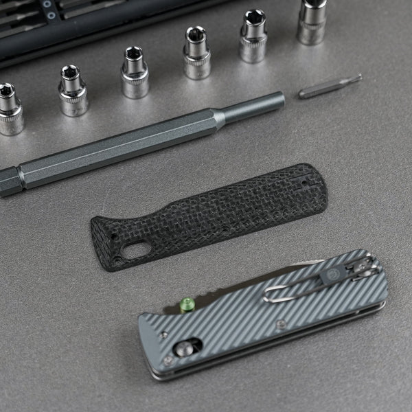 Vombat Handle Scales - Black Carbon Fiber
