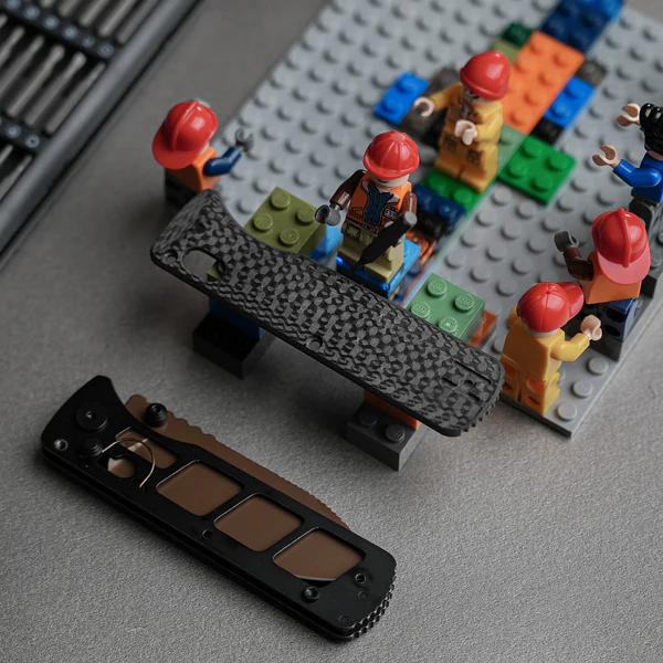 Vombat Handle Scales - Black Carbon Fiber