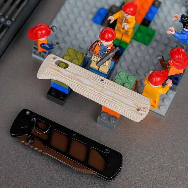 Vombat Handle Scales - Bamboo Micarta Sahara Drift