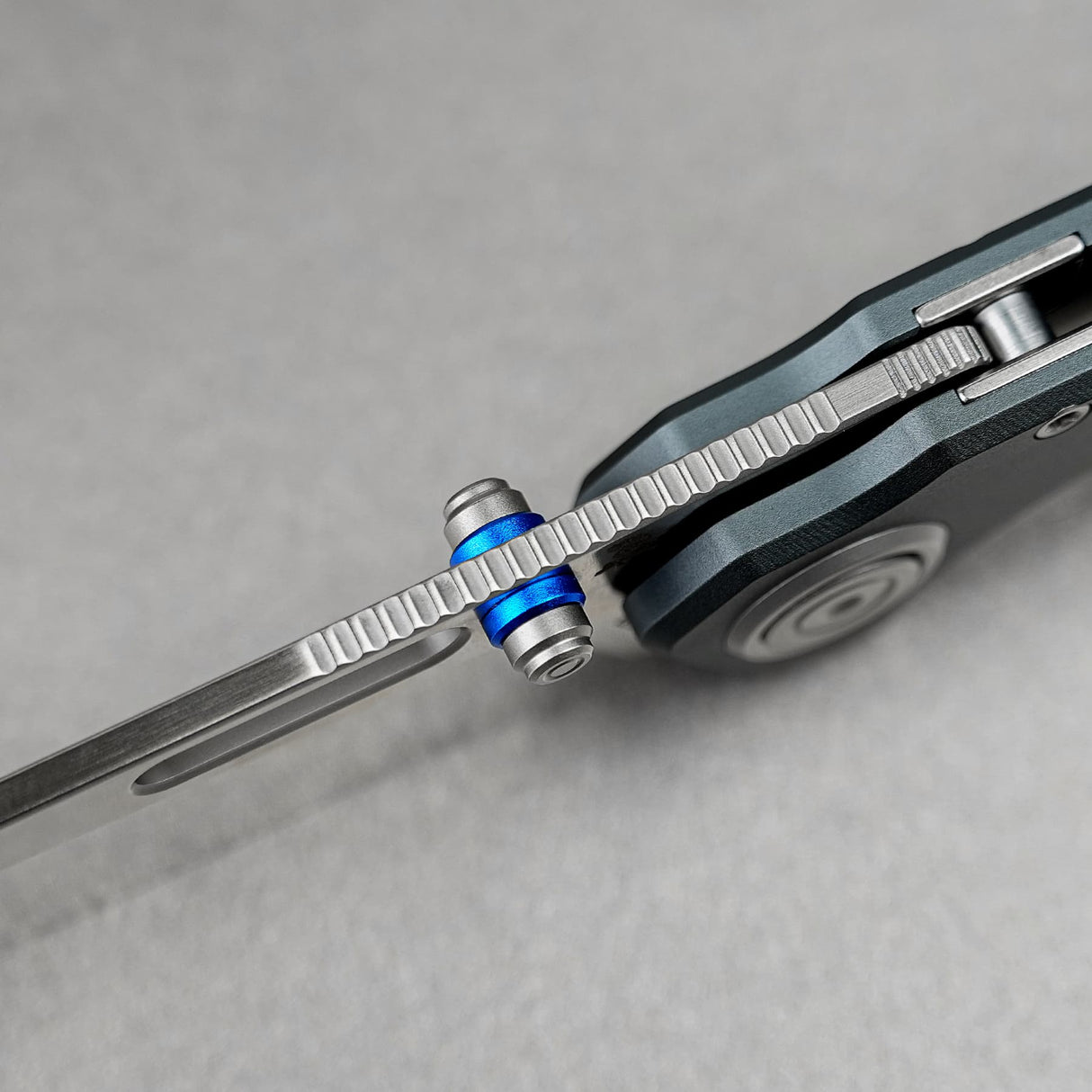 Zander - Vanchor Lock® | Grey Aluminium + Satin S35VN - A4605