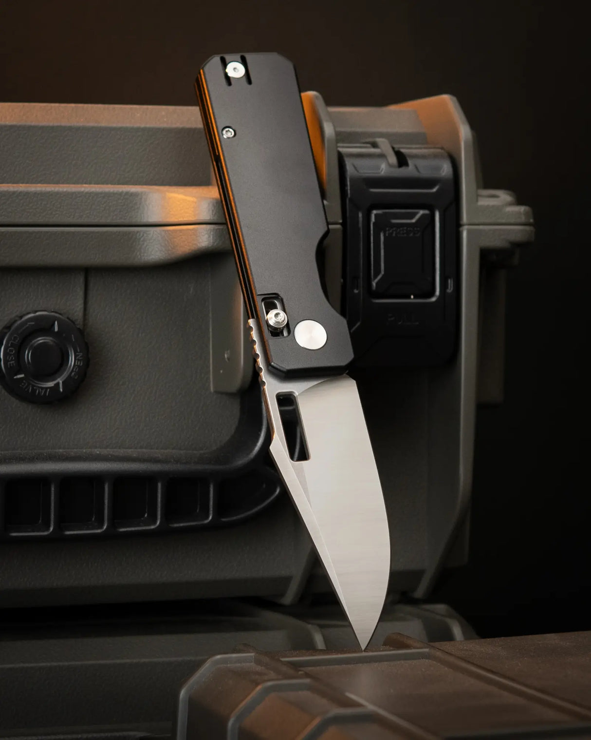 Aura Drop Point | Black Aluminium + Machine Satin 14C28N