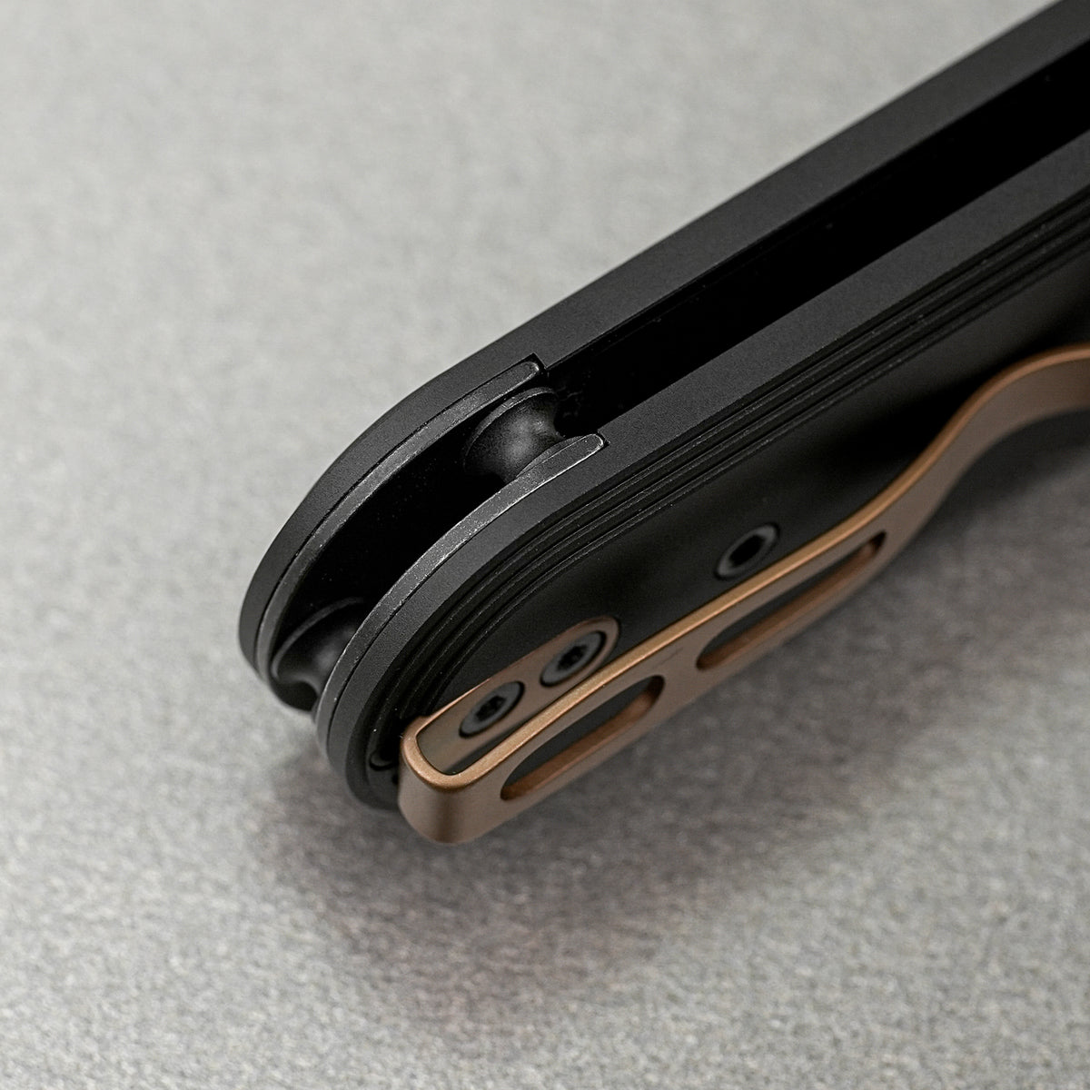 Corgi® V V | Black Aluminium + Copper Dune 154CM - A5101