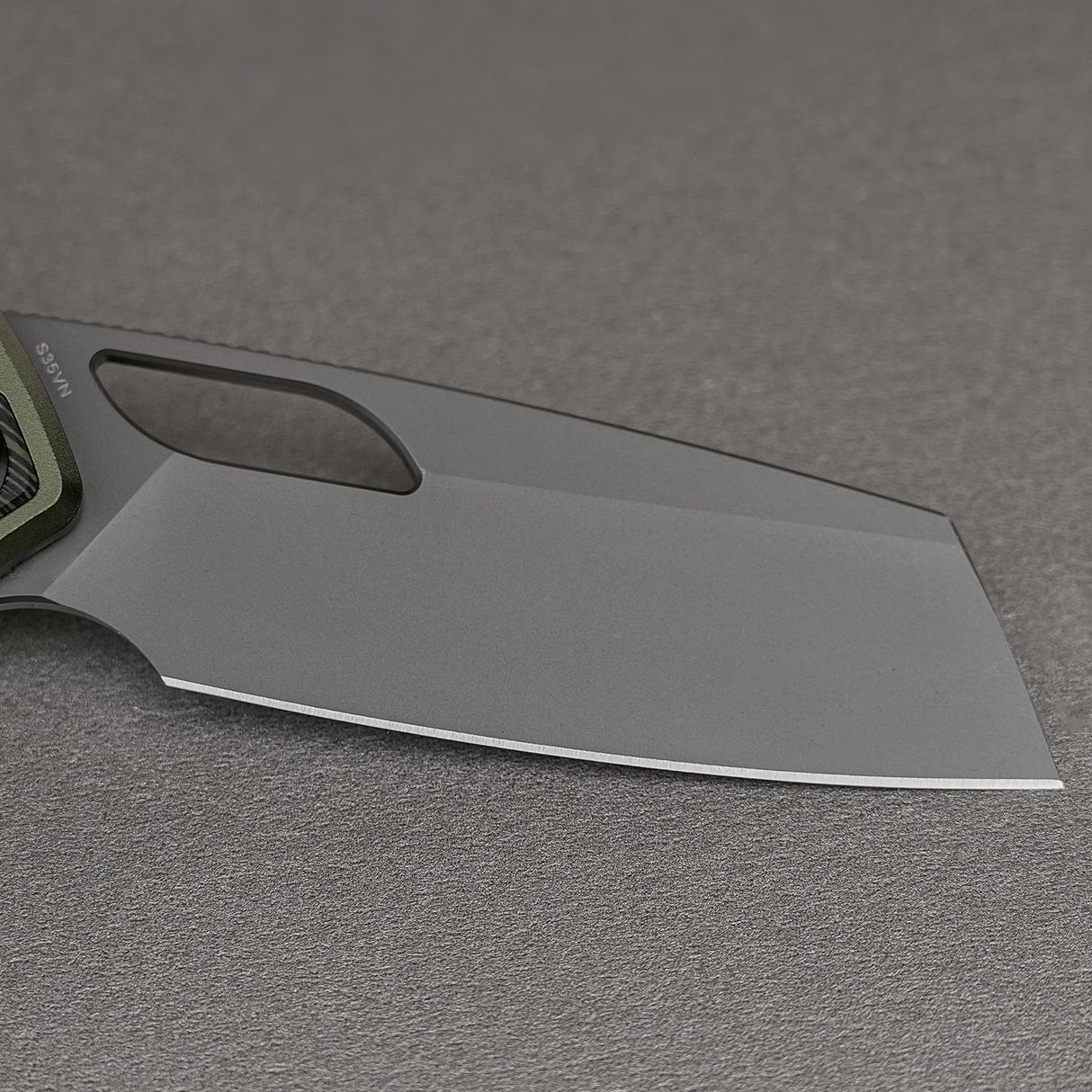 Kroc 329 | Olive Green Aluminium Topo G10 + Destroyer Grey S35VN - A1812
