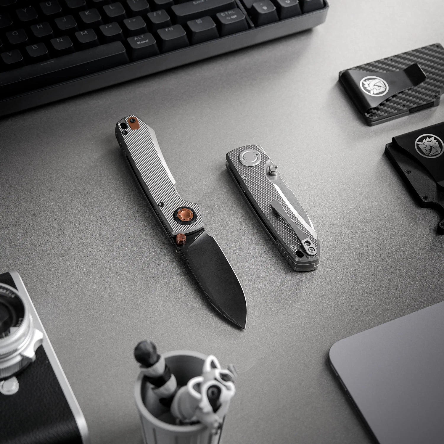 Raccoon V | Grey Titanium + Blackwashed Blade