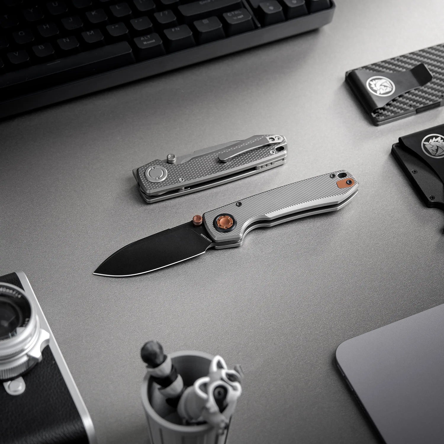 Raccoon V | Grey Titanium + Blackwashed Blade