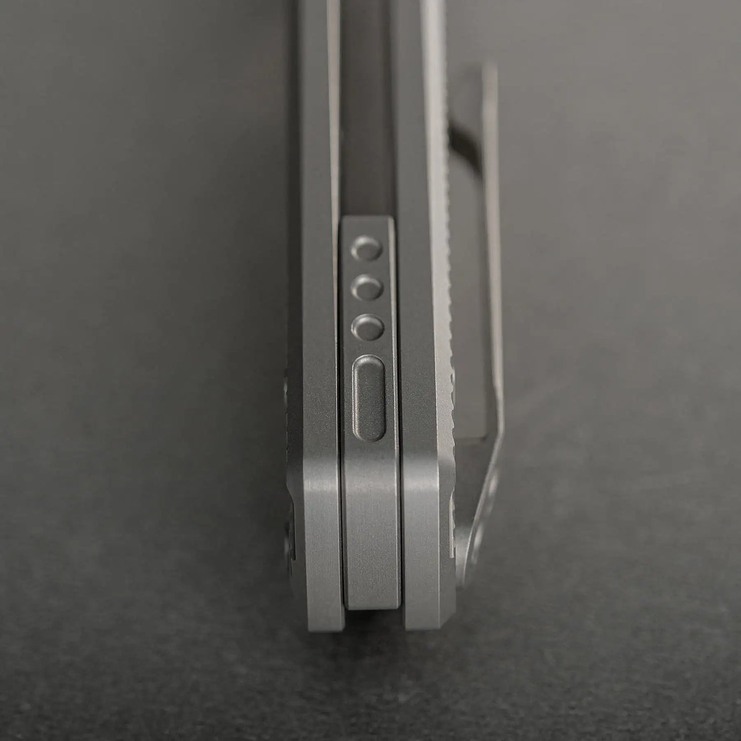 Raccoon V | Dim Grey Titanium + Satin Blade