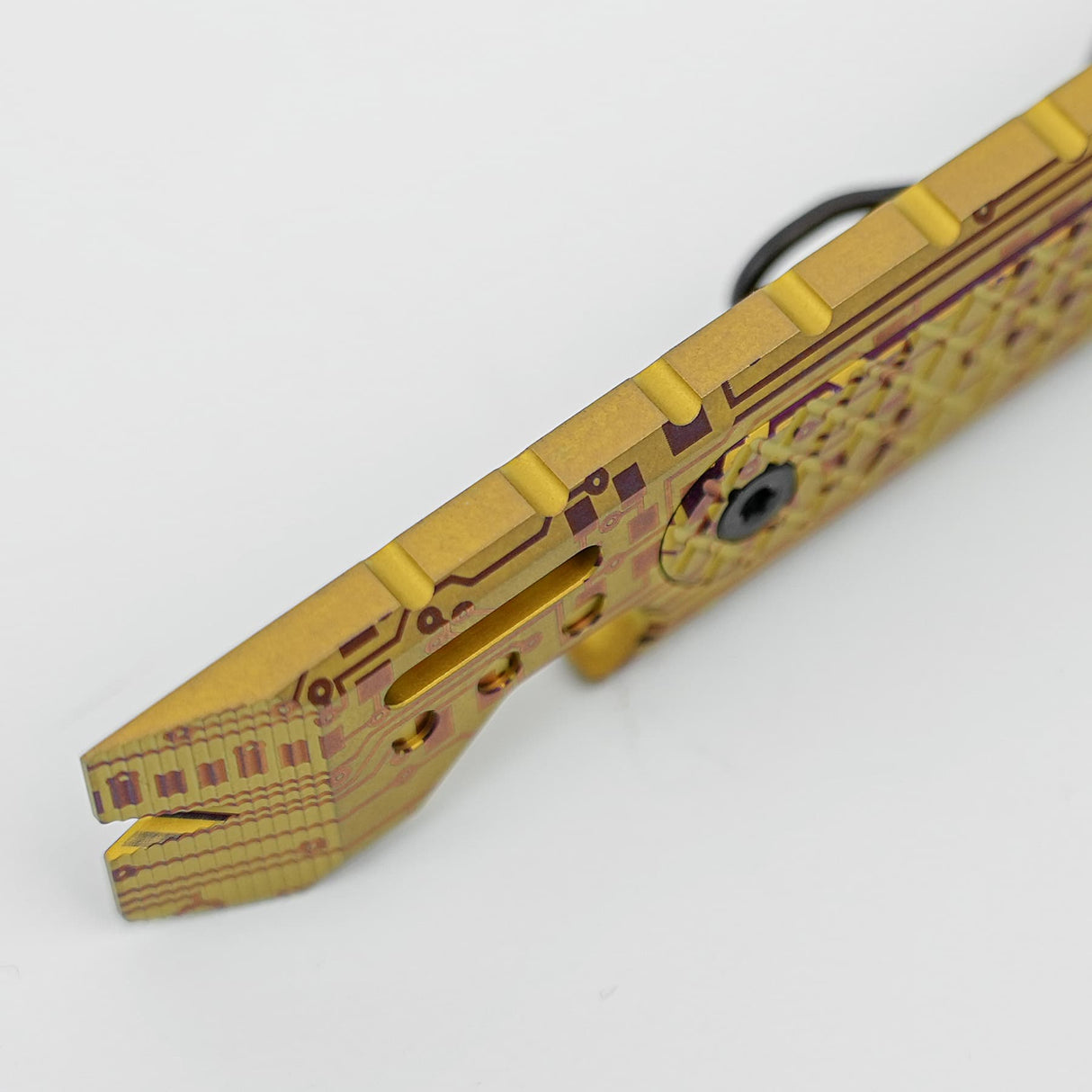 Shark Bomb Prybar 2.0 | Golden Circuit Ti - X0173