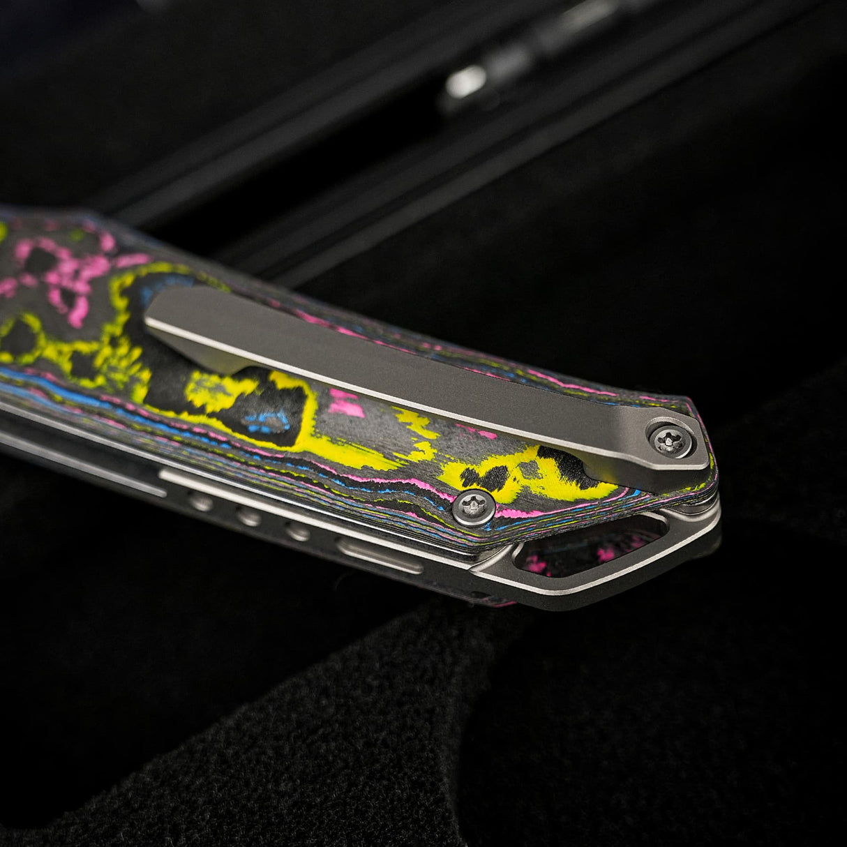 Thunderbird V | CamoCarbon Ultimate Warrior + Dual Satin & Bead Blast M390 - A0322